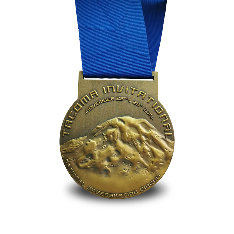What are the specifications for the customized layout of the medal, and which information should be provided?